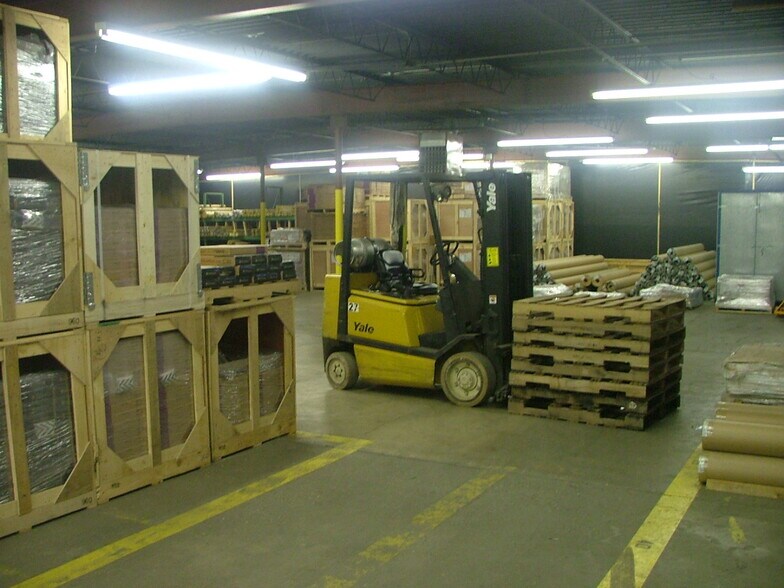 More Photos Of 4911 Industrial Rd, Fort Wayne Warehouse For Lease