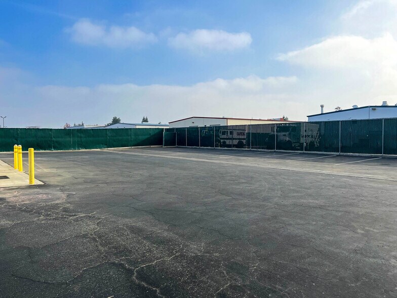 More Photos Of 2353 Cepheus Ct, Bakersfield Warehouse For Lease