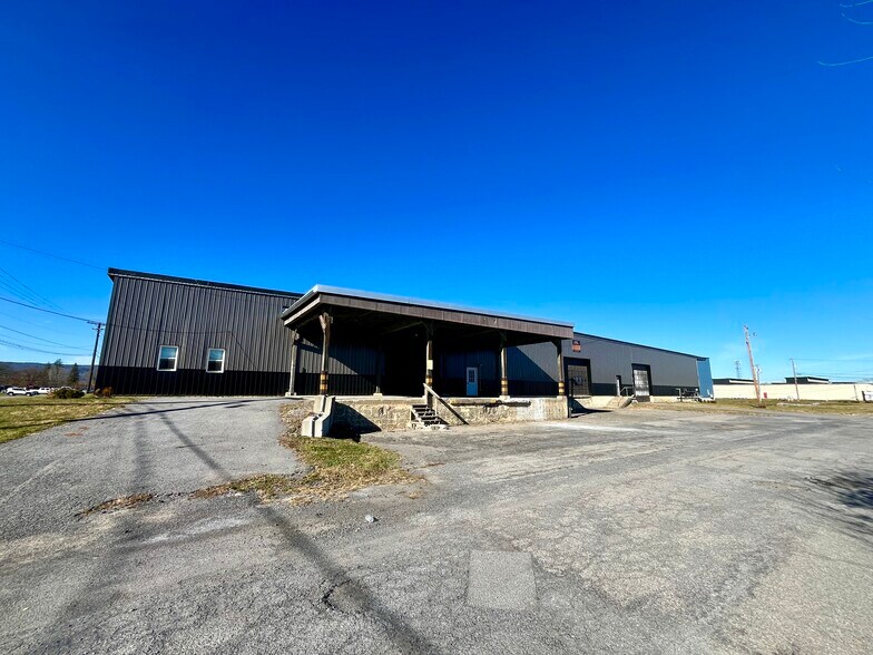 More Photos Of 606 7th St, Schenectady Warehouse For Lease