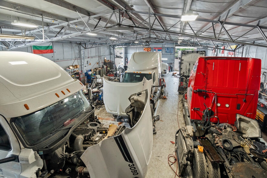 More Photos Of 14002 S Harrison Ave, Posen Truck Terminal For Sale