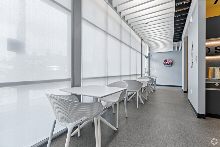 More Photos Of 1302 Madera Rd, Simi Valley Office For Lease