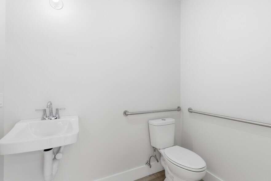 More Photos Of 292 Main St, Nyack Office For Lease