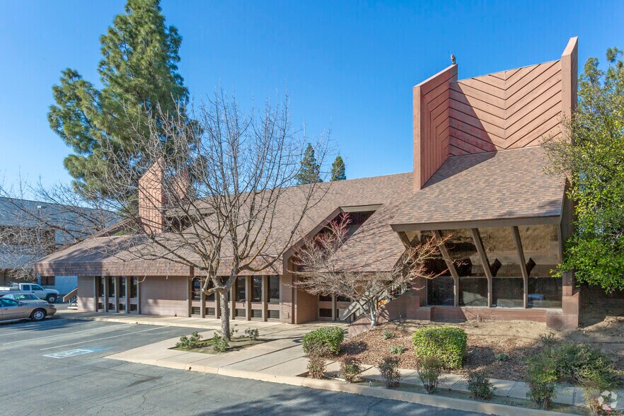 More Photos Of 2307 N Fine Ave, Fresno Office For Sale