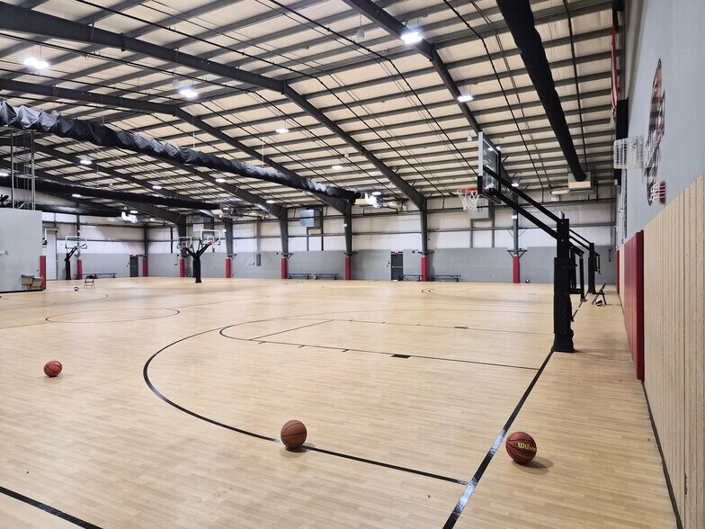 More Photos Of 8200 Cypress Plaza Dr, Jacksonville Health Club For Lease
