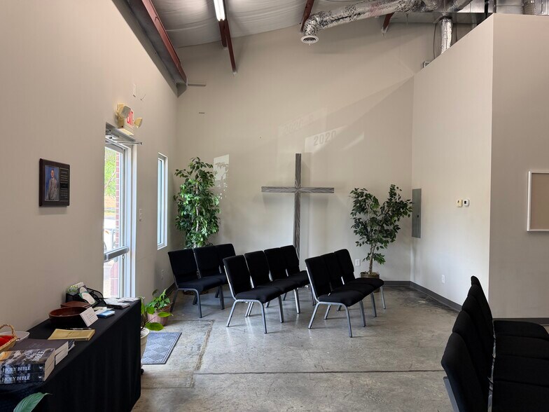More Photos Of 2020 Independence Commerce Dr, Matthews Flex For Lease