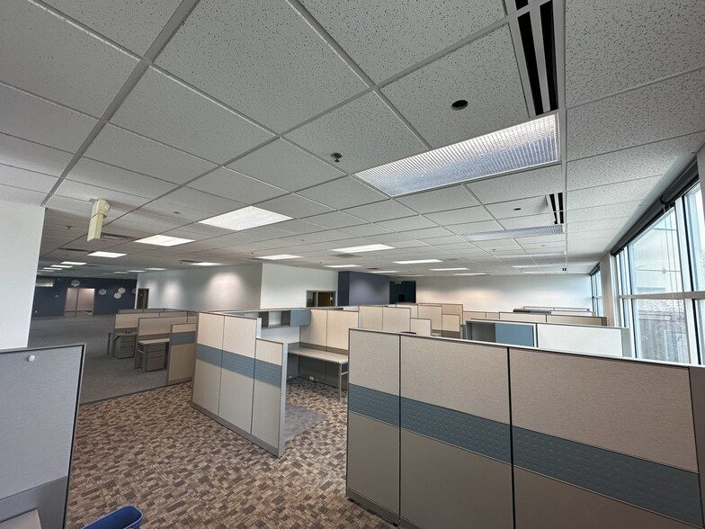 More Photos Of 6037 Schumacher Park Dr, West Chester Light Distribution For Lease