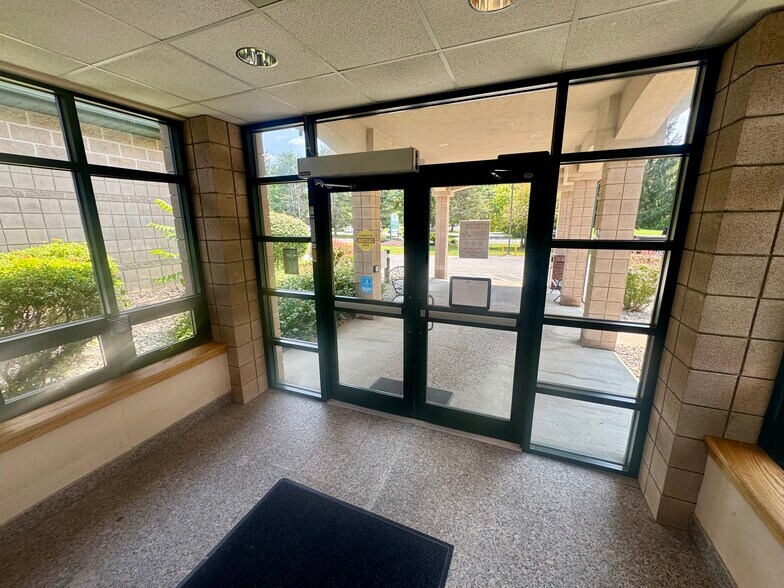 More Photos Of 11 Crum Elbow Rd, Hyde Park Skilled Nursing Facility For Lease