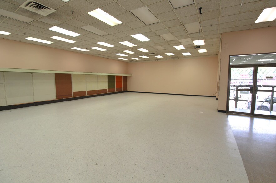 More Photos Of 1010 3rd Ave, Huntington Storefront Retail Office For Lease