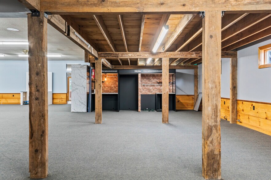 More Photos Of 680 Maine Ave, Farmingdale Storefront Retail Office For Lease