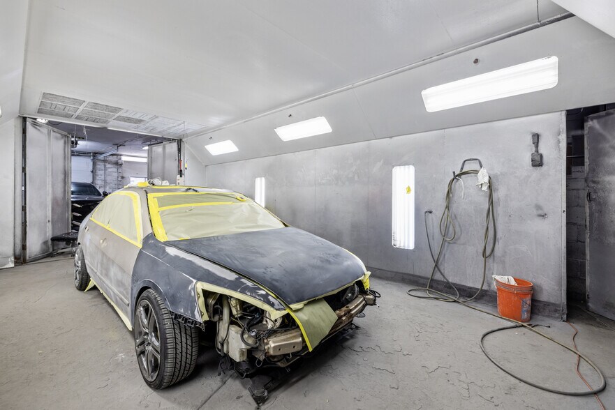 More Photos Of 20 Woodland St, Methuen Auto Repair For Sale