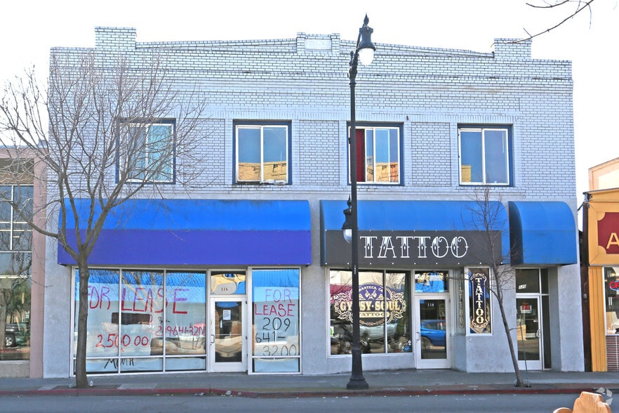 More Photos Of 116-118 W Yosemite Ave, Manteca Storefront Retail Residential For Lease