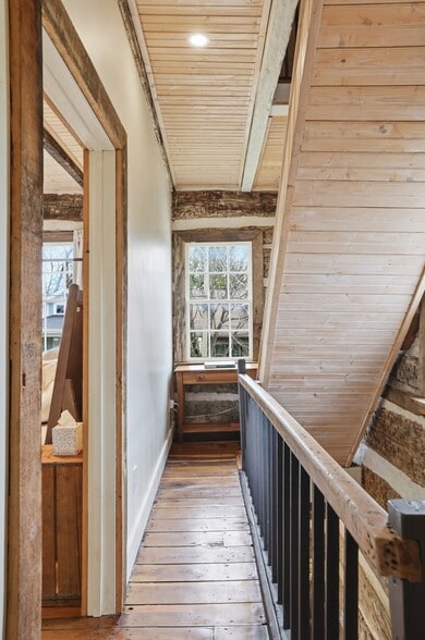 More Photos Of 202 E Walnut St, Danville Specialty For Sale