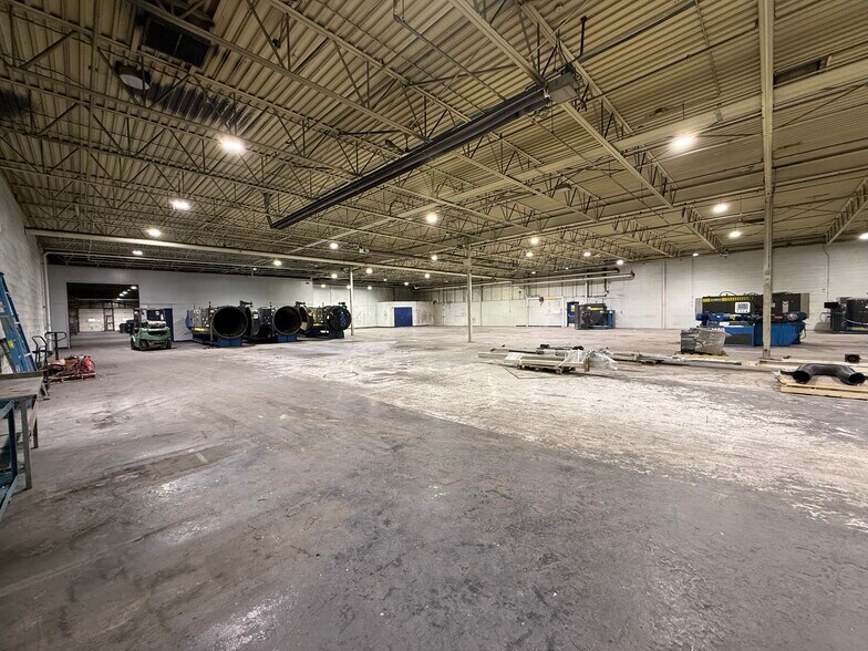 More Photos Of 7307 40th St SE, Calgary Warehouse For Lease