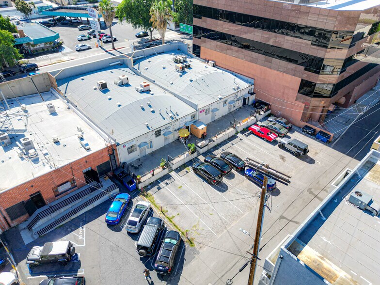 More Photos Of 15143-15153 Ventura Blvd, Sherman Oaks Storefront For Lease