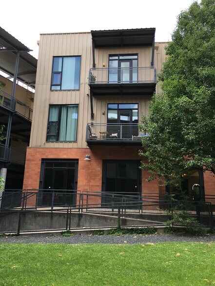 More Photos Of 2525 S Lamar Blvd, Austin Office For Sale