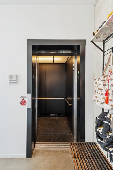 More Photos Of 2058 W Grand Ave, Chicago Loft Creative Space For Sale