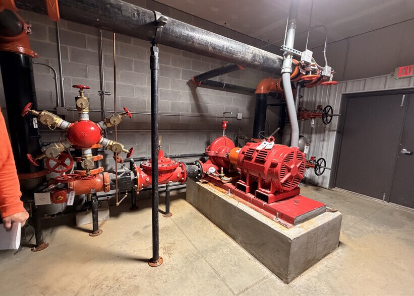 More Photos Of 211 Watkins Rd, Battle Creek Distribution For Lease
