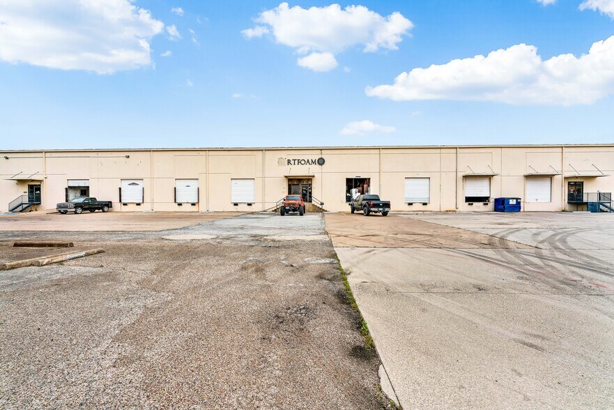 More Photos Of 2355 Pecan Ct, Haltom City Unknown For Lease