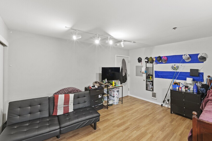 More Photos Of 457 SW 6th St, Redmond Apartments For Sale