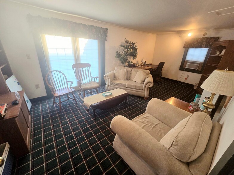 More Photos Of 108-110 S Main St, Manheim Office For Sale