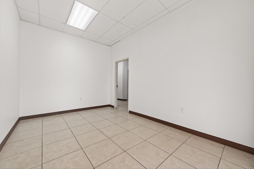 More Photos Of 10038 Grover Ln, Houston Warehouse For Sale