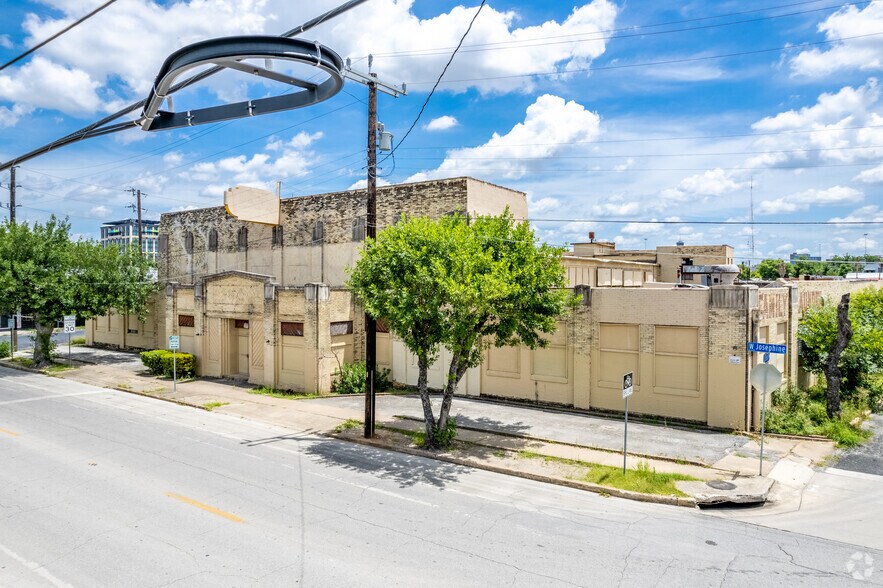 More Photos Of 110 W Josephine St, San Antonio Service For Lease
