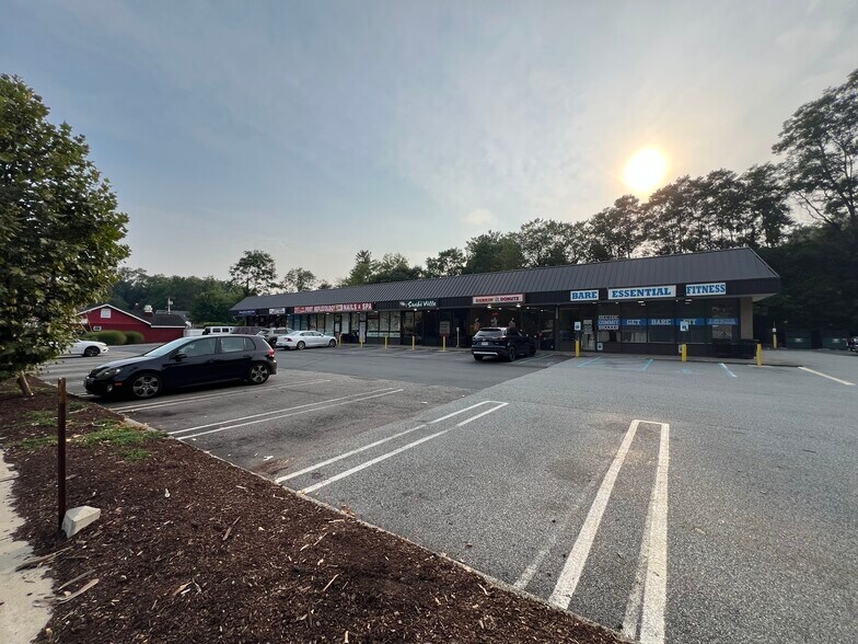 More Photos Of 59-71 Orange Tpke, Sloatsburg Storefront For Lease