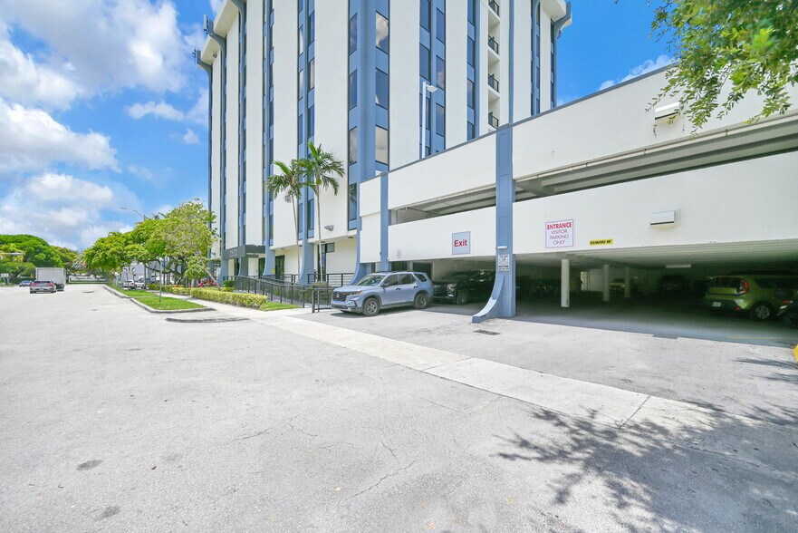 More Photos Of 12550 Biscayne Blvd, North Miami Medical For Lease