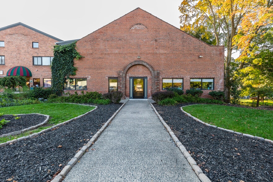 More Photos Of 35 N Main St, Southington Medical For Lease