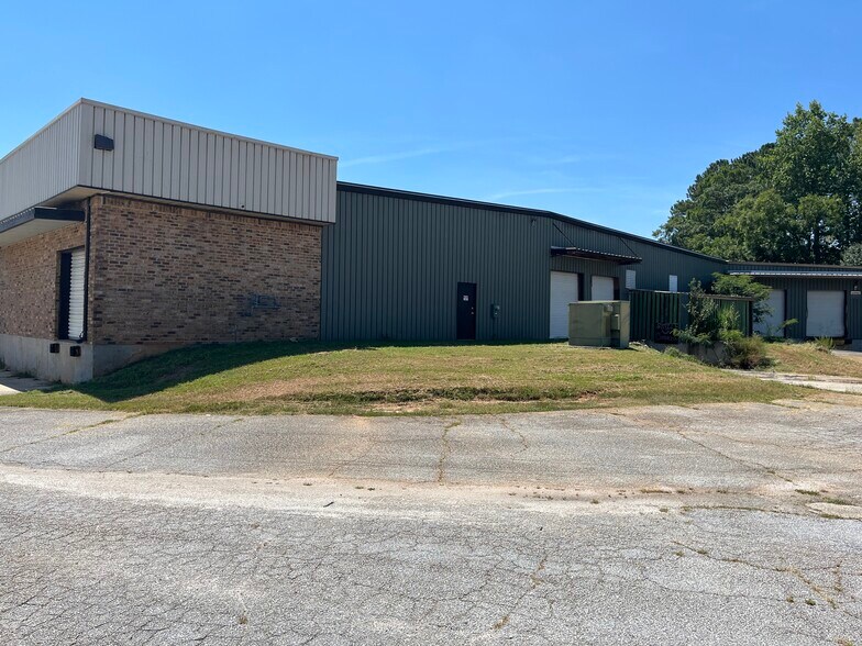 More Photos Of 9479 S Main St, Jonesboro Manufacturing For Lease