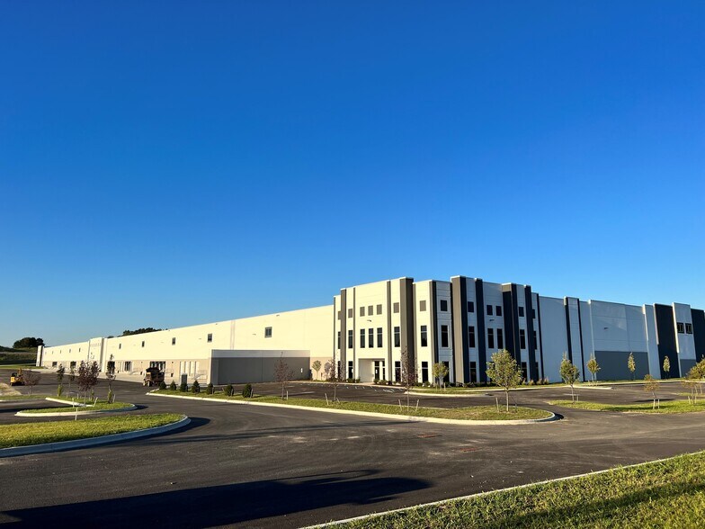 More Photos Of 458 Pope Farm Road, Shepherdsville Warehouse For Lease