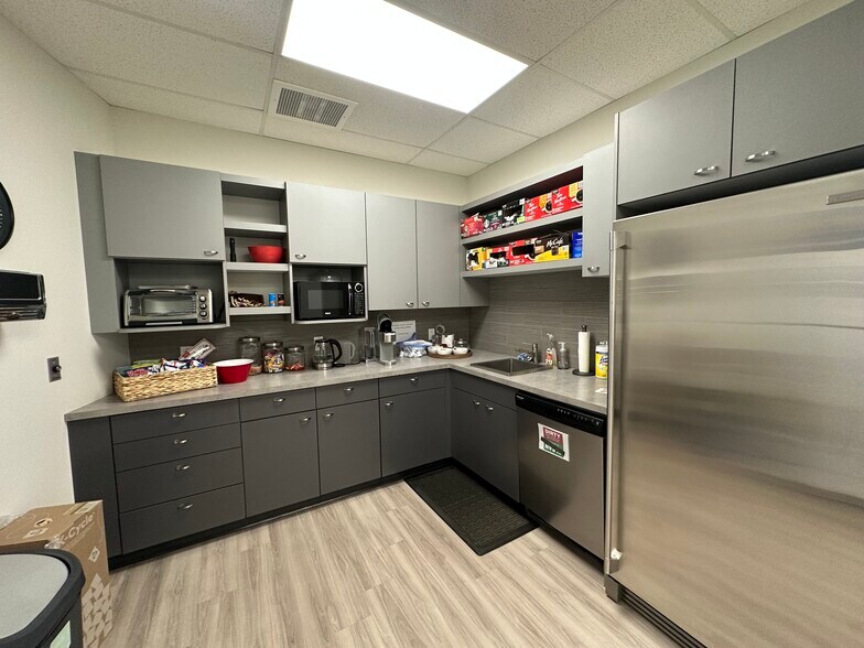 More Photos Of 10250A 176th St, Edmonton Office For Lease