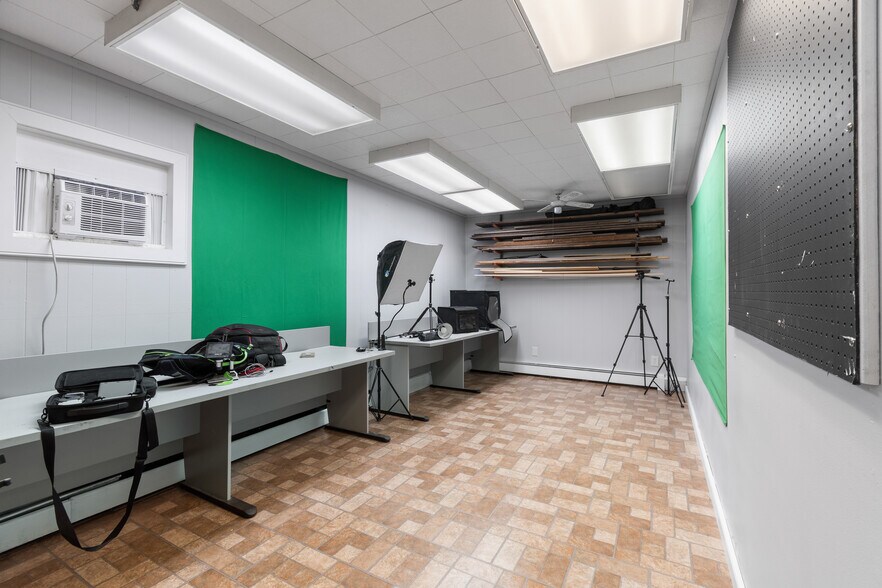 More Photos Of 7000 Manchester Rd, Canal Fulton Office For Sale