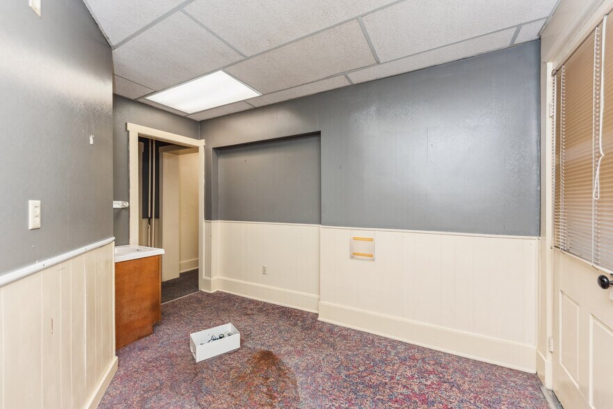 More Photos Of 301 N Main St, Georgetown Healthcare For Sale