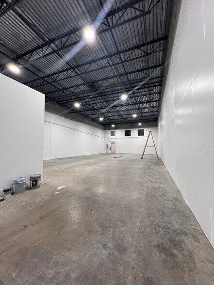 More Photos Of 853 SW Enterprise Way, Stuart Warehouse For Lease