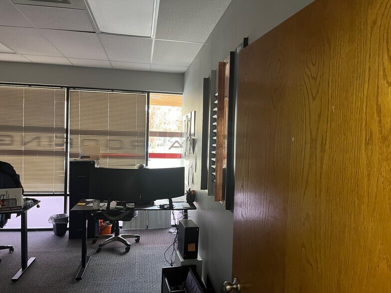 More Photos Of 100 N Morain St, Kennewick General Retail For Lease