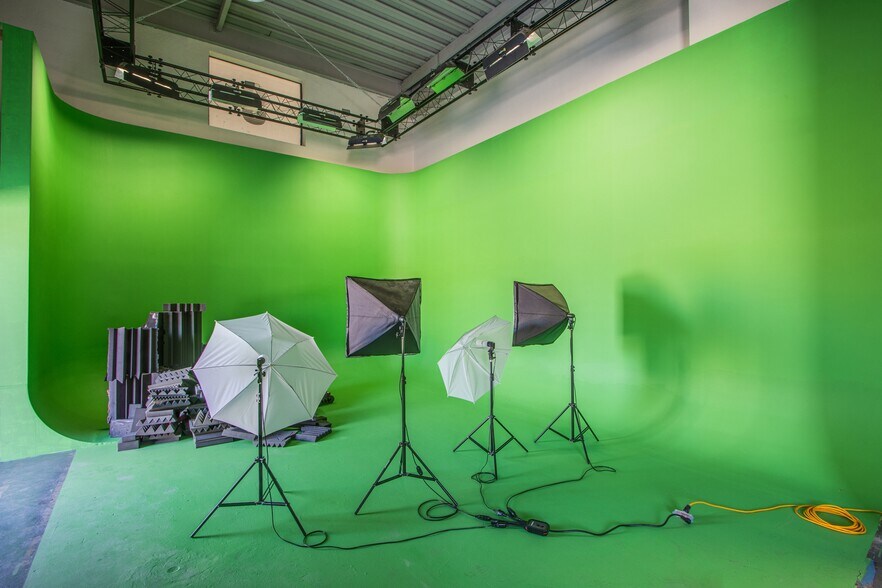 More Photos Of 4251 W Oquendo Rd, Las Vegas Light Distribution For Sale