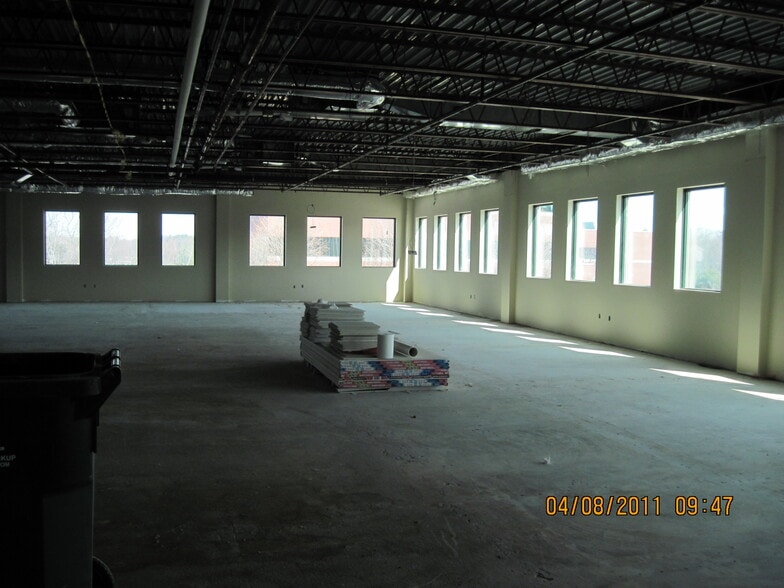 More Photos Of 500 Turnpike St, Canton Office For Lease