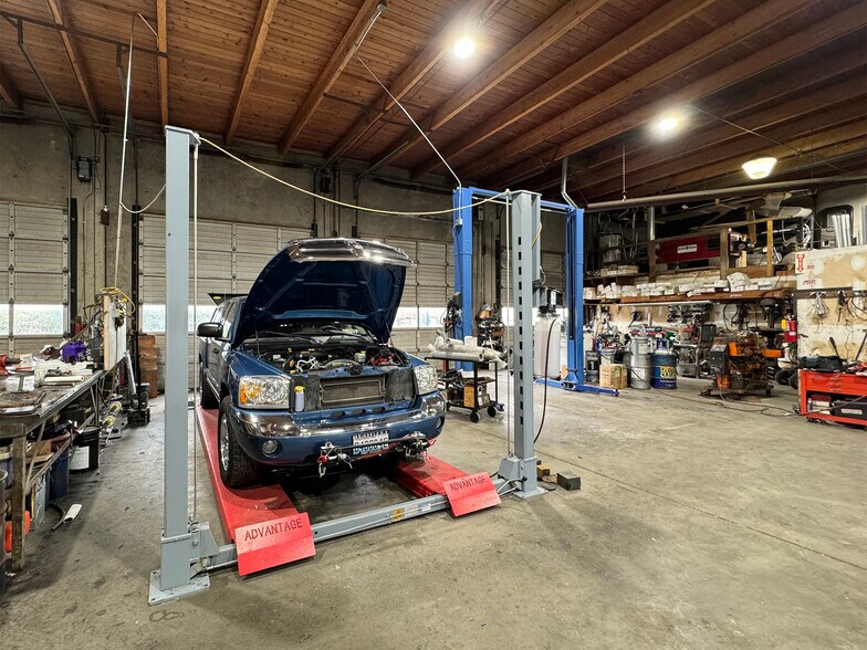 More Photos Of 275 S 7th Ave, Sequim Auto Repair For Sale