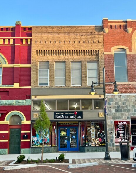 More Photos Of 414 W Main St, Denison General Retail For Sale