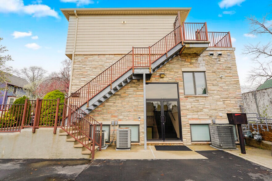 More Photos Of 21 Prall Ave, Staten Island Office Residential For Sale