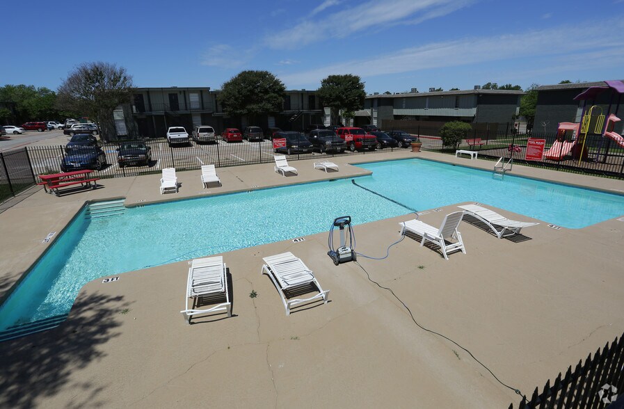 More Photos Of 504 Dudley Cir, Arlington Apartments For Sale