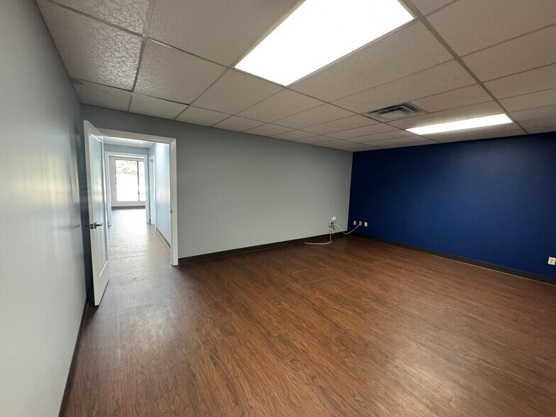 More Photos Of 721 W US Highway 50, O'Fallon Storefront Retail Office For Lease