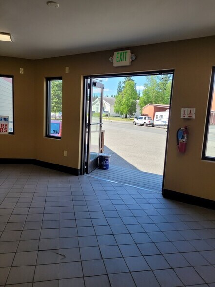 More Photos Of 3451 College Rd, Fairbanks General Retail For Sale