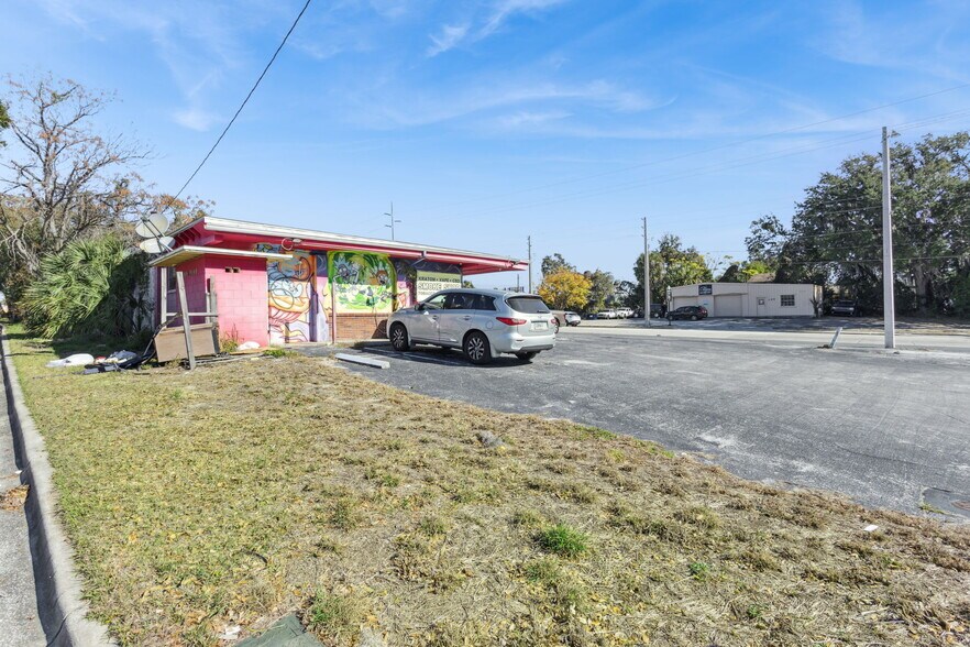 More Photos Of 107 S 14th St, Leesburg General Retail For Sale