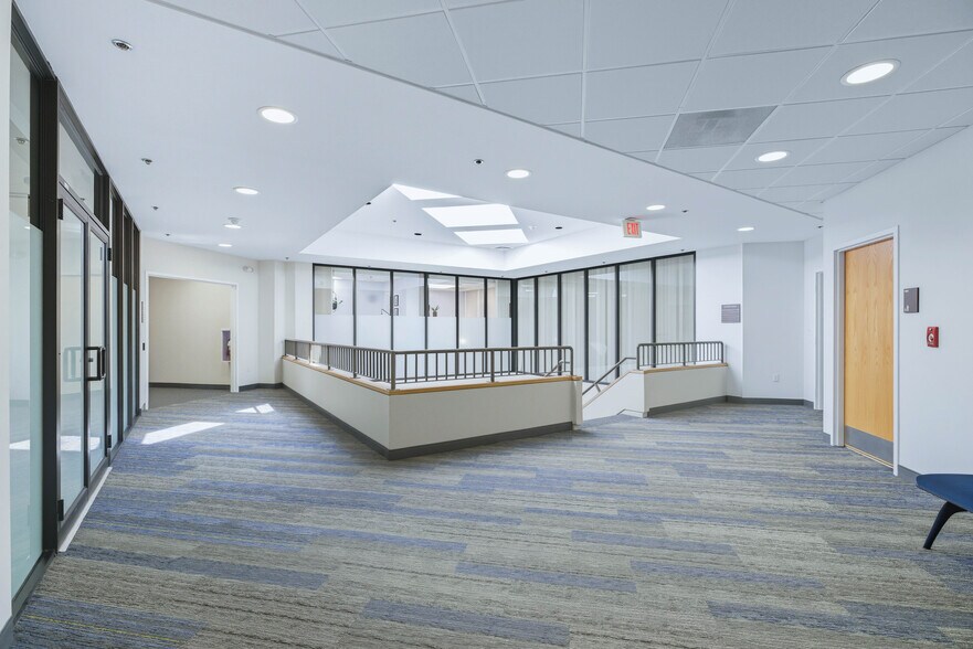 More Photos Of 325 Wood Rd, Braintree Office For Lease