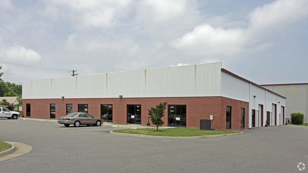 Primary Photo Of 2106 Aluminum Ave, Hampton Warehouse For Lease