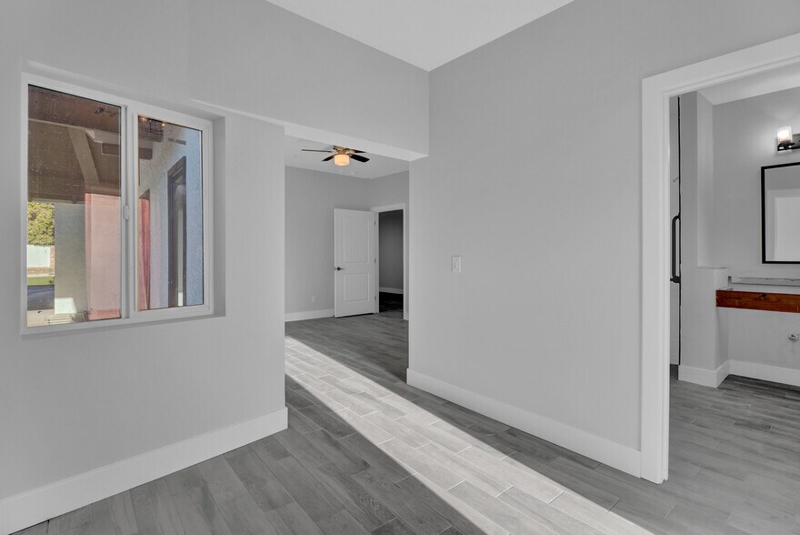 More Photos Of MID-CENTURY MODERN FLAGSHIP RAL, Phoenix Healthcare For Sale