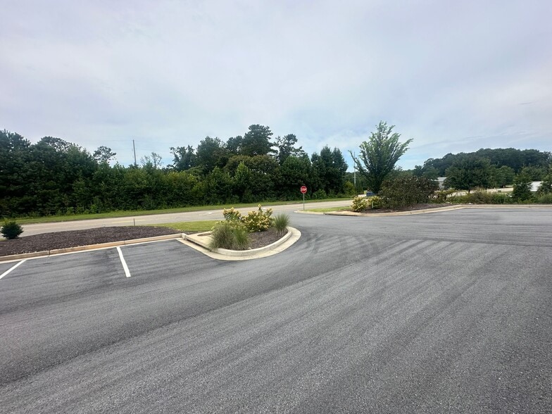 More Photos Of 4830 Marsett Pky, Cumming Light Manufacturing For Lease