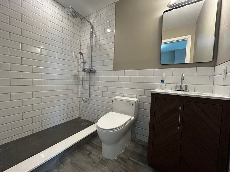 More Photos Of 1230 Bay St, Staten Island Storefront Retail Residential For Sale